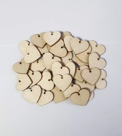 Drevené srdiečka s otvormi balenie 30 alebo 50 kusov