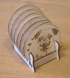 Podtácky so stojanom Pug s vlastným menom 6 ks