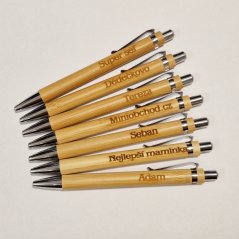 Propiska s vlastním jménem nebo textem