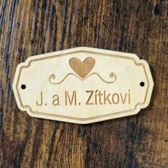 Drevená menovka na dvere, lakovaná Srdiečko