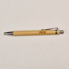 Propiska s vlastním jménem nebo textem