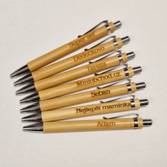 Propiska s vlastním jménem nebo textem
