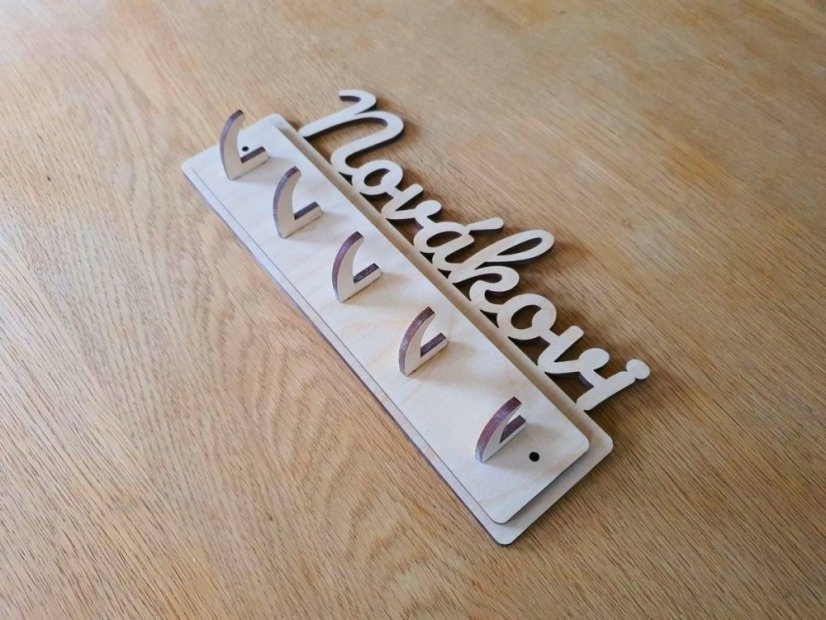 Věšák na klíče, věšák na utěrky Příjmení rodiny