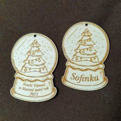 Vianočná dekorácia Snehová guľa - Stromček s vlastným menom alebo nápisom