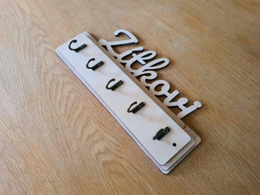 Věšák na klíče, věšák na utěrky Příjmení rodiny