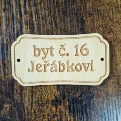 Jmenovka na dveře dřevěná lakovaná
