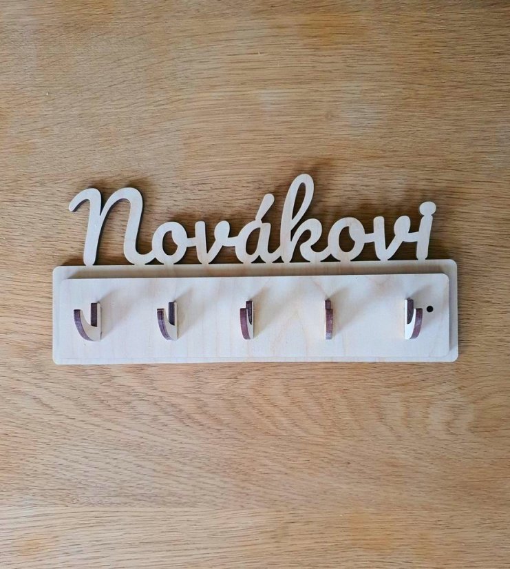 Věšák na klíče, věšák na utěrky Příjmení rodiny